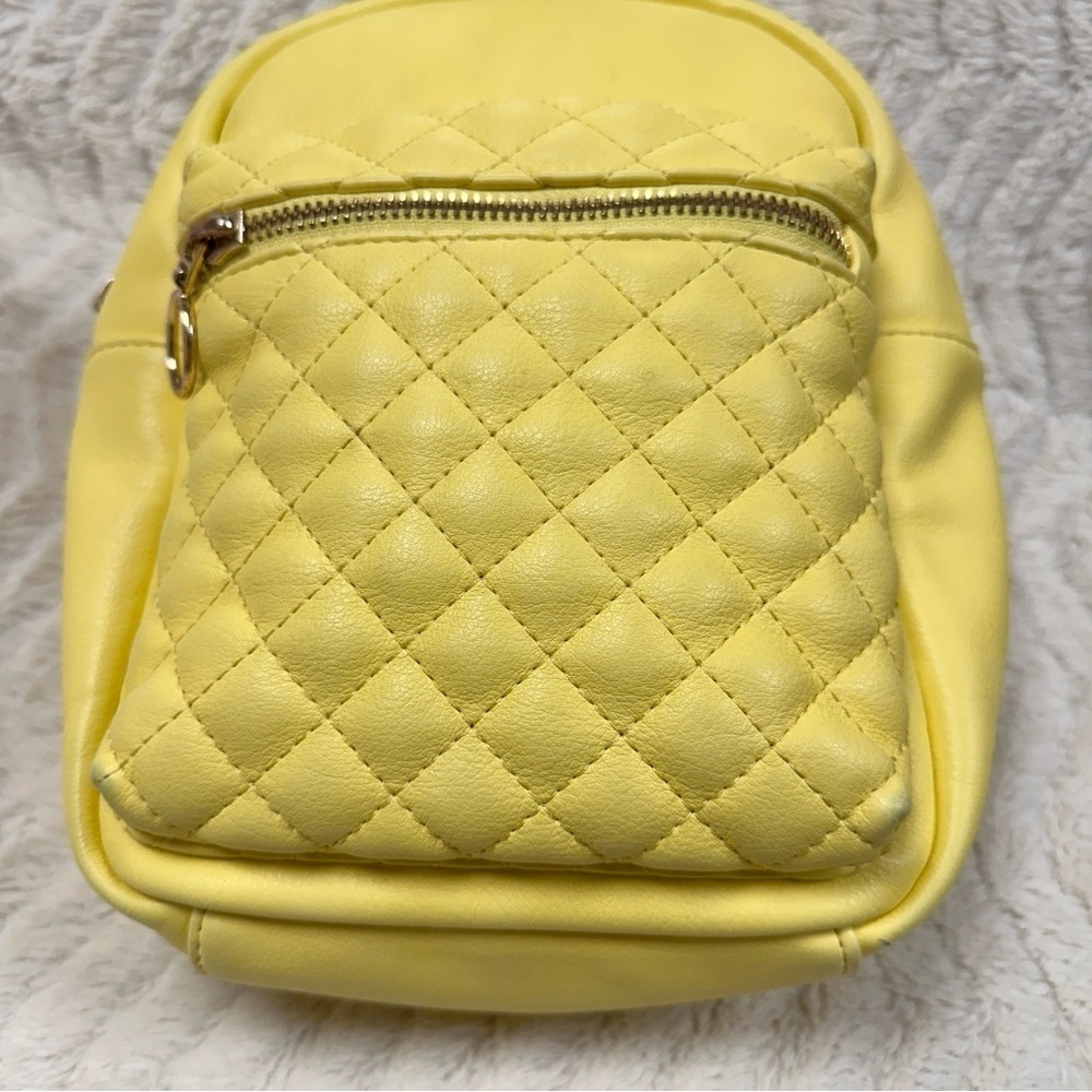 Art class brand, super cute lemon yellow vegan backpack